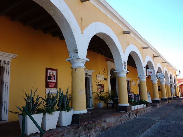 Alamos colonnade